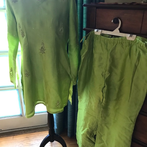 Lime green silk pant suit with scarf - Picture 5 of 8